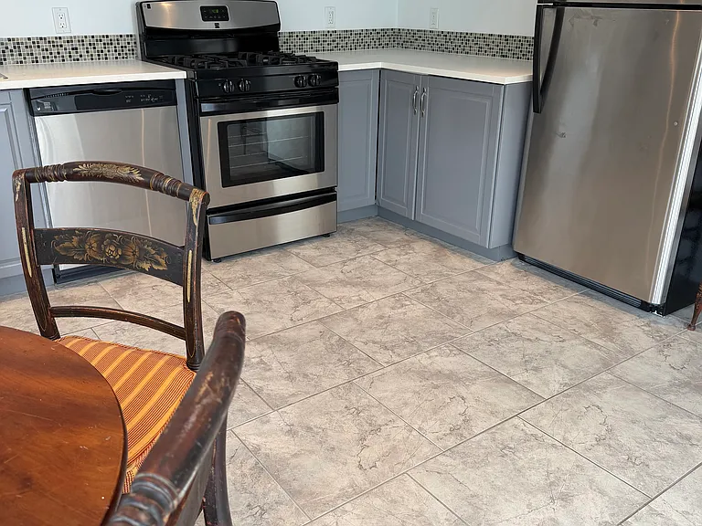 2060 Fairfield Beach Rd — Photo 7