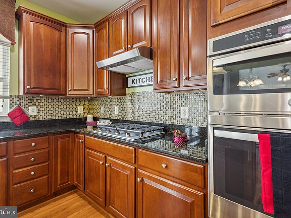 4th image of 9946 E Hill Dr