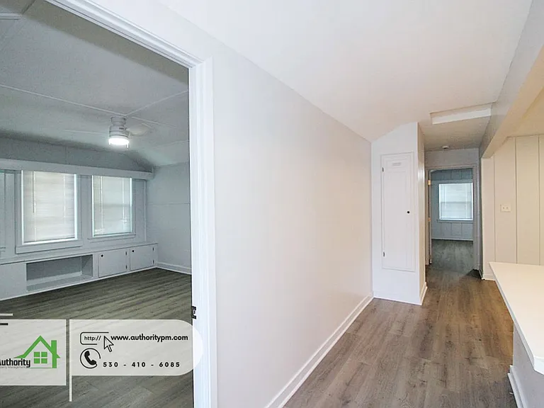 1143 Magnolia St — Photo 6