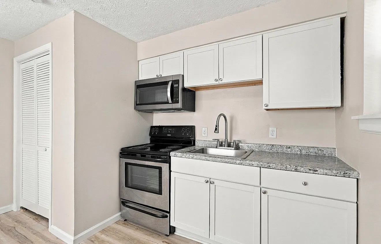 2 bed, 700 sqft, $1,200 — Photo 3