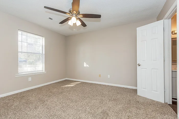 3 bed, 2.0 bath, 1118 sqft, $1,575 — Photo 4