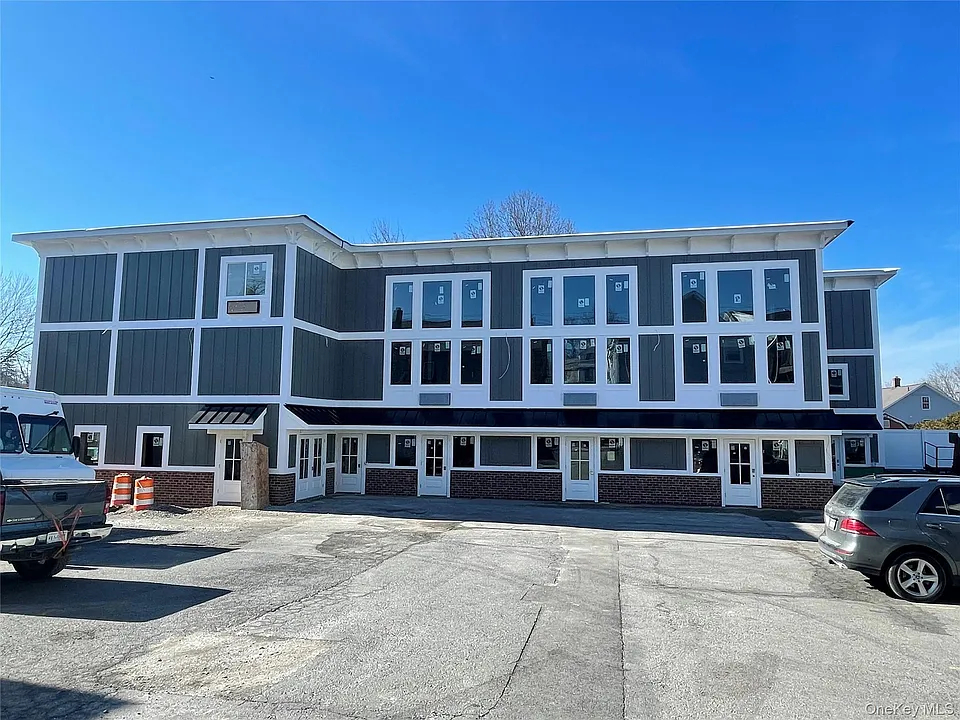 42 N Main St #3