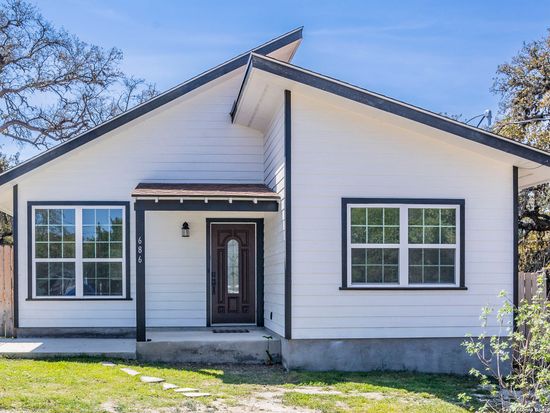 686 Elmhurst, Lakehills, TX 78063