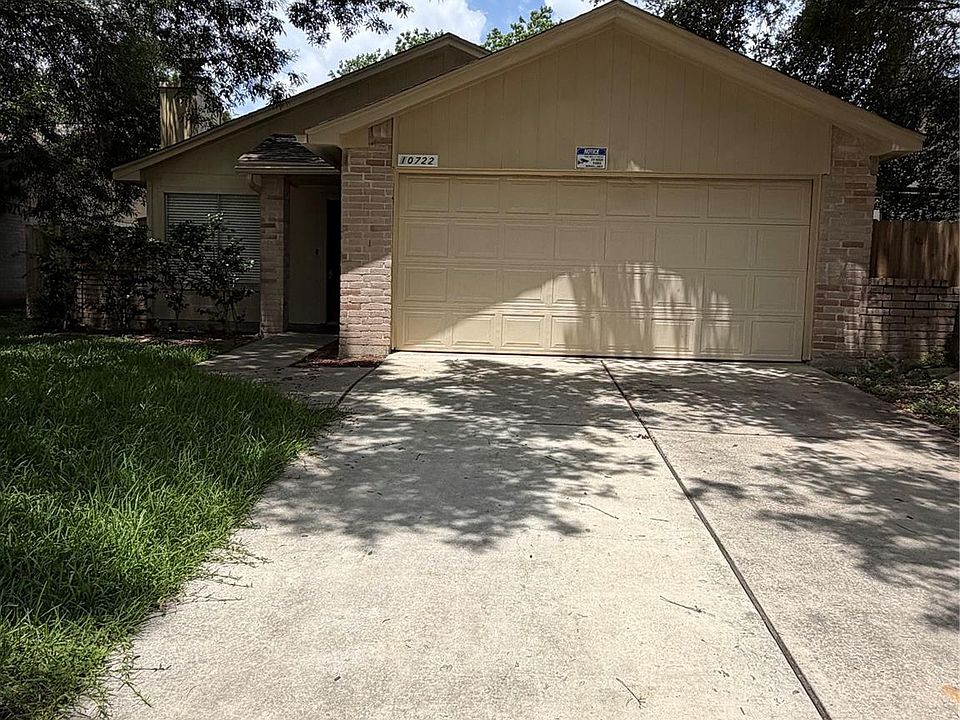 1st image of 10722 Highland Woods Dr