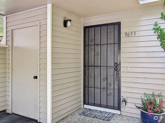 2nd image of 9653 NE 121st Lane