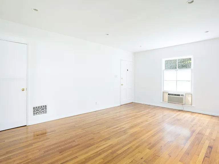 Maple Dr Apartments — Photo 6