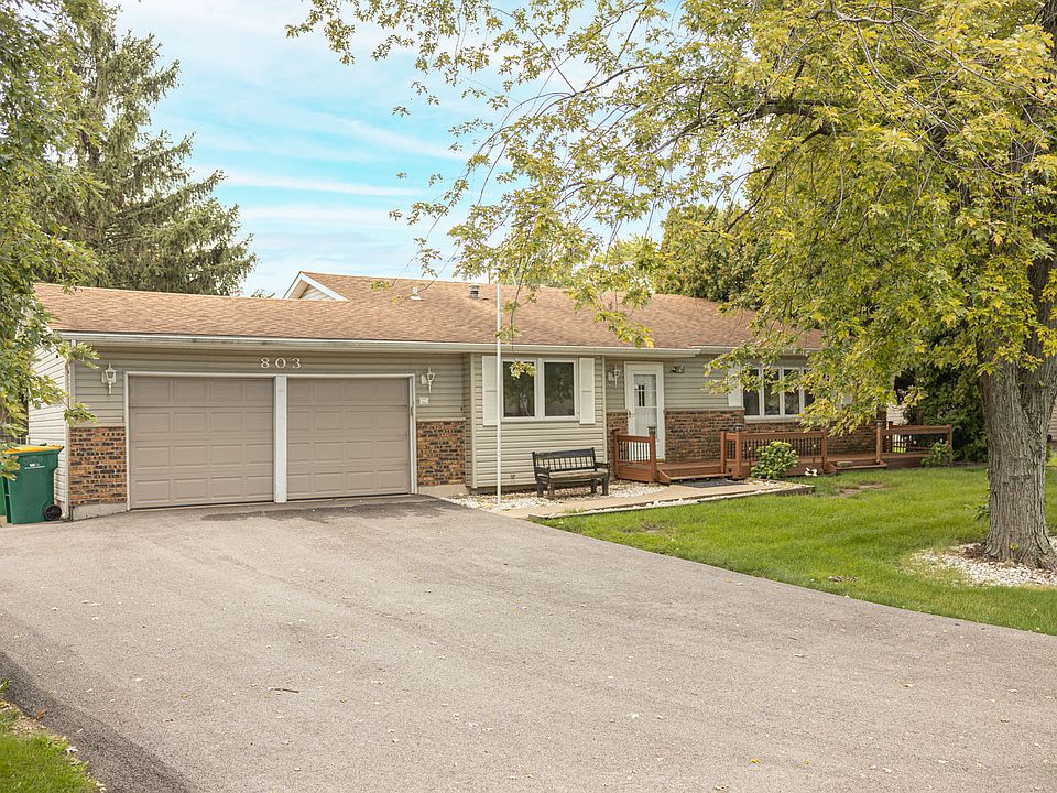 1st image of 803 Deerwood Dr