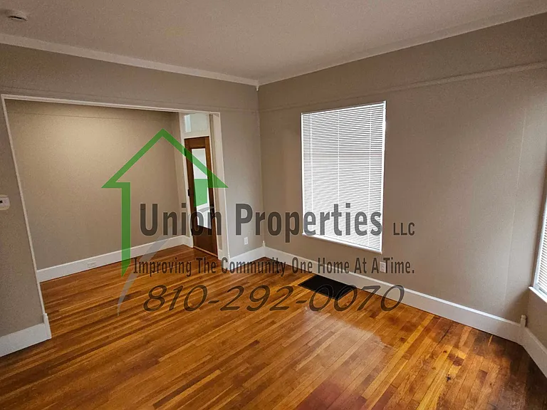 516 Glenwood Ave — Photo 2