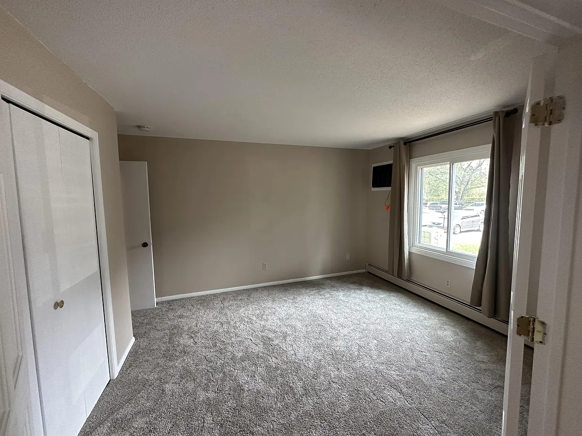 Building Photo - 4207 Lakeside Ave N #139