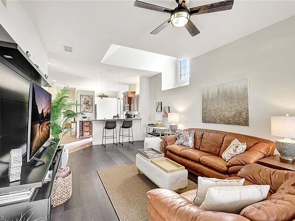 4th image of 22300 Piazza Doria LN #301