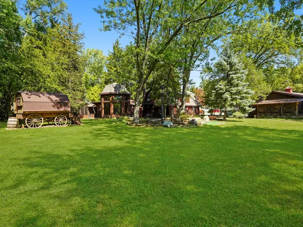 19953 W Grand Ave, Lindenhurst, IL 60046