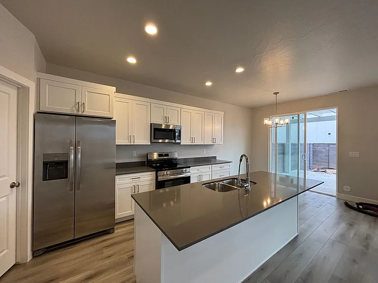 1085 S 4380 W — Photo 5