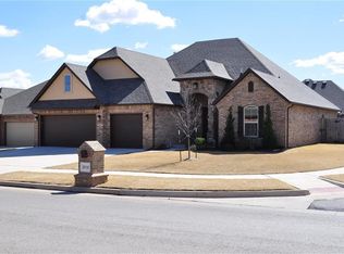 2816 SE 8th Ct, Moore, OK 73160