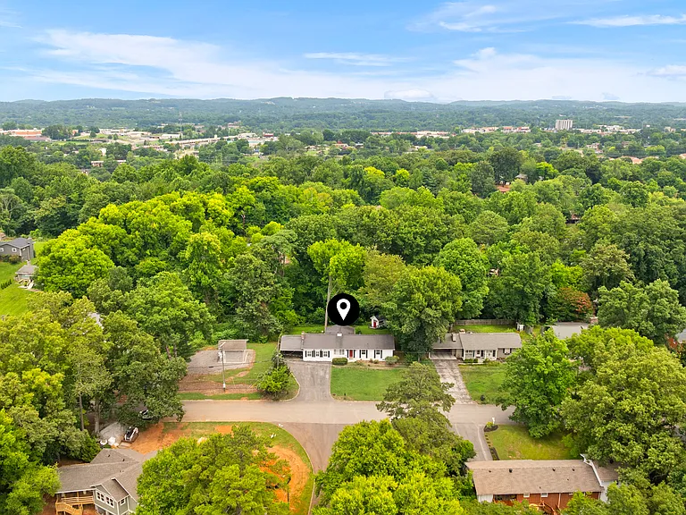 8045 Sabre Dr — Photo 42