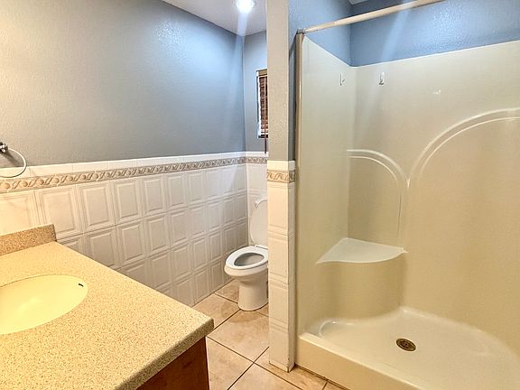 4th image of 1503 Lund Ave