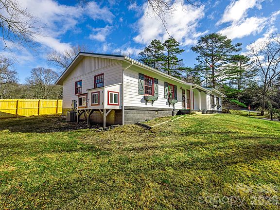 5th image of 34 Southwicke Dr