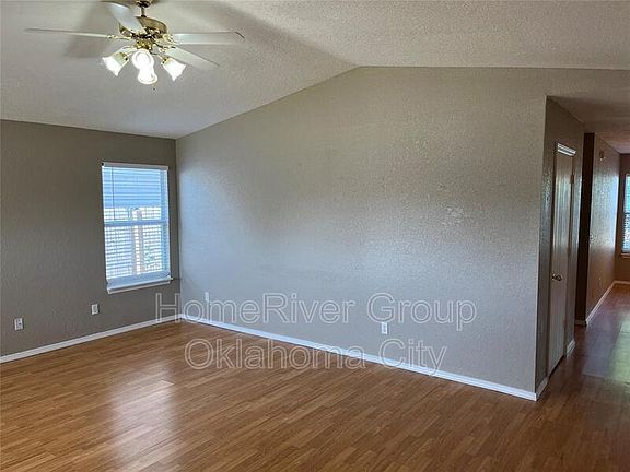 2nd image of 905 Edinburg Dr