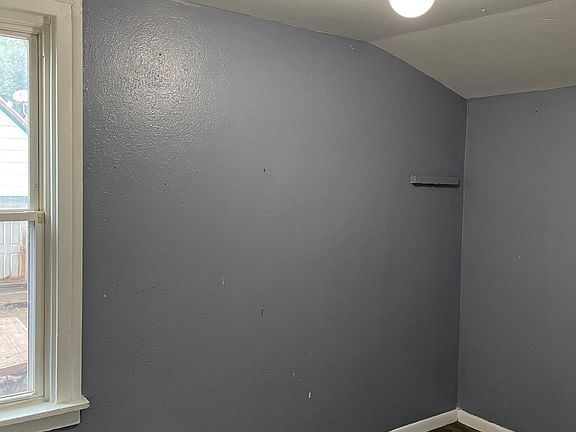 3rd image of 1344 Maude Ave NE