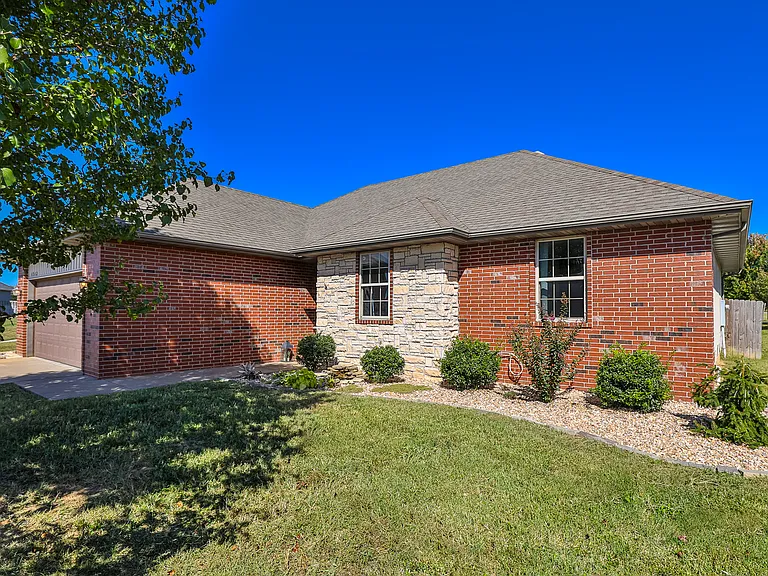 1913 E Whetstone Dr — Photo 3