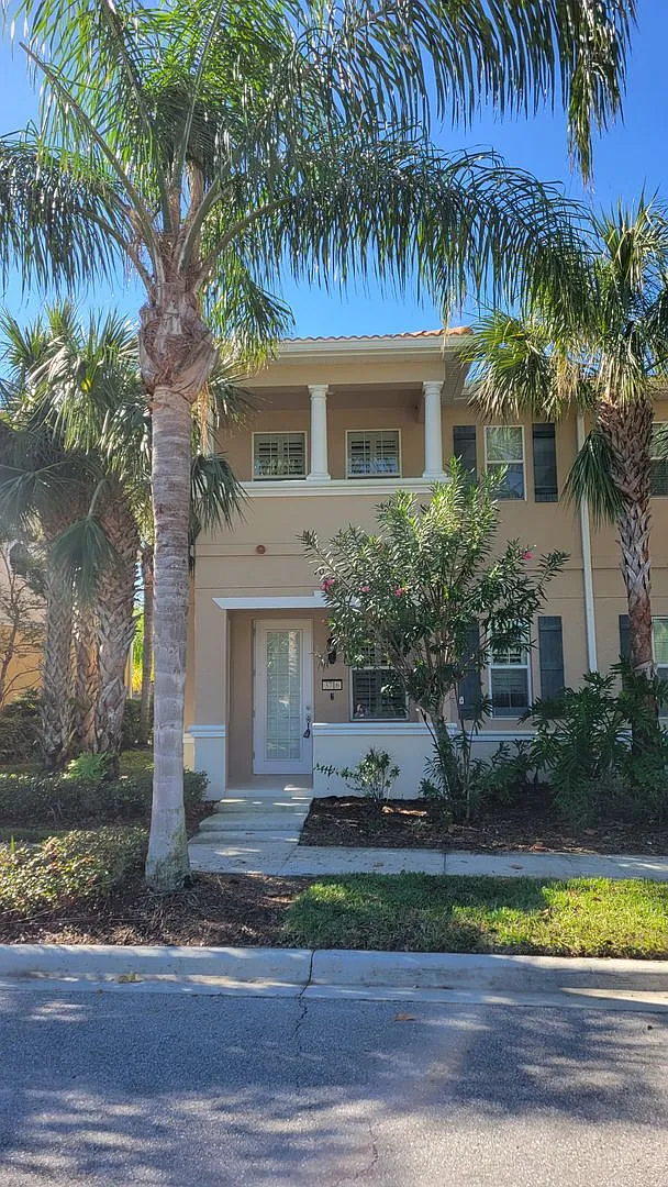 Seasonal ONLY 3/2 1/2 townhome in San Michele in lakefront community just north of University! — Photo 1