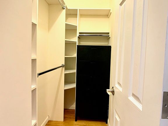 4th image of 326 E 34th St APT E2