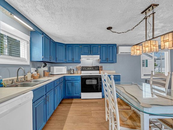 4th image of 174 E Grand Ave #11599776