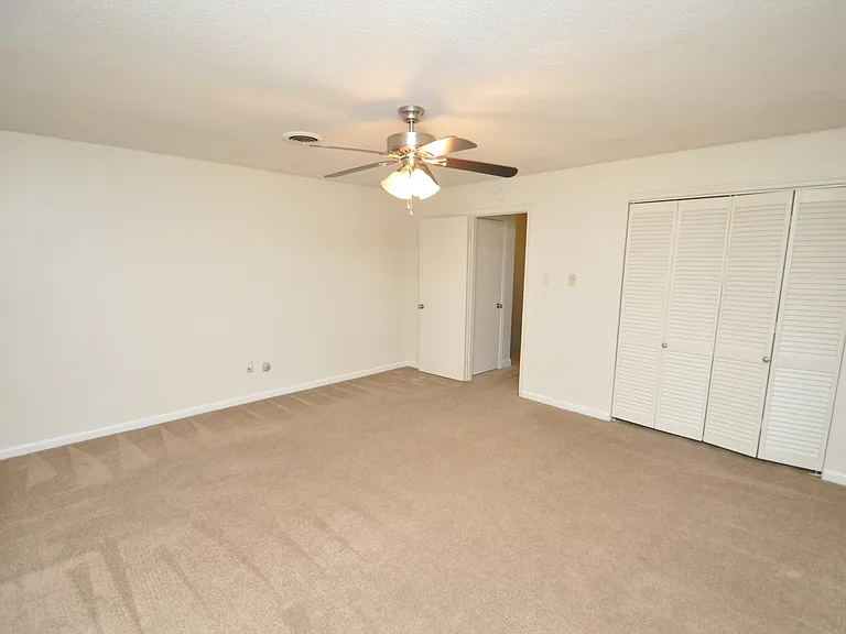 1260 Donaldson Ct — Photo 15