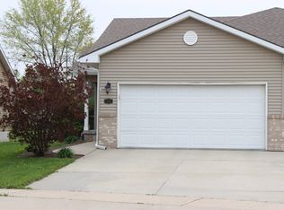 2526 Buckingham Rd, Fremont, NE 68025