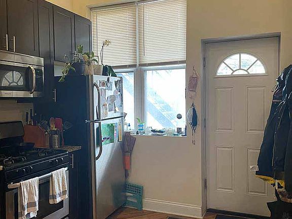 4th image of 1448 N Leavitt St #14503