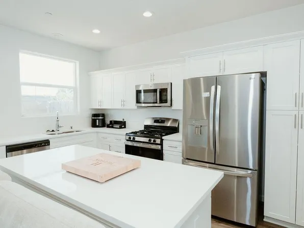 947 W Payson Ave, Visalia, CA 93291