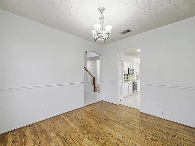 7611 Cordova Dr — Photo 5