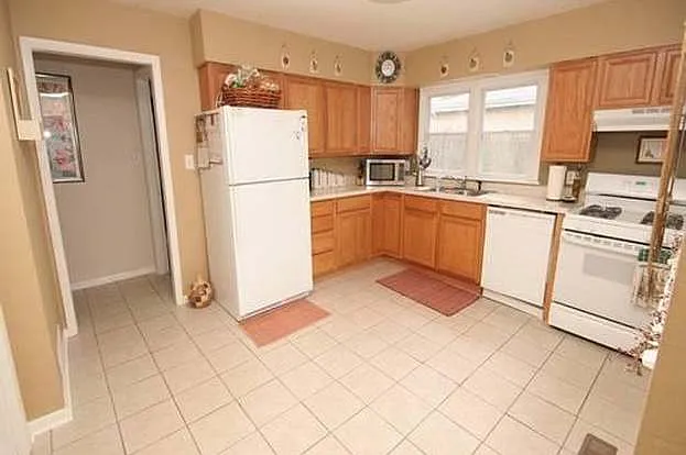 232 Highland Rd — Photo 2