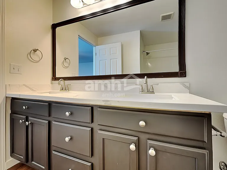 16615 Greenleaf Ave SE — Photo 10