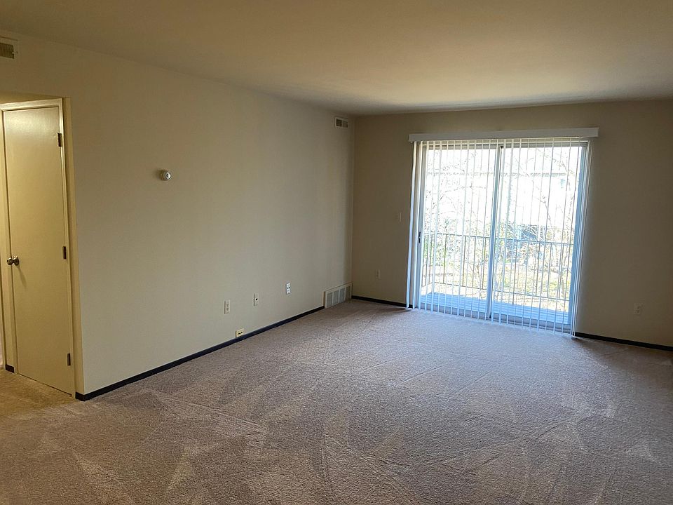 1st image of 695 Kirts Blvd #208