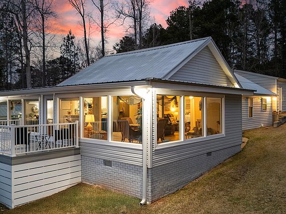 2nd image of 285 Clubhouse Rd