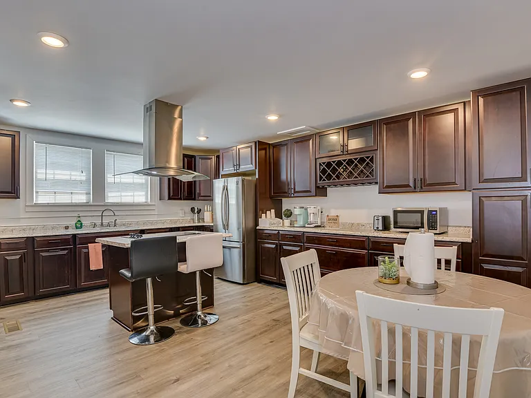 714 Hickman Rd — Photo 27