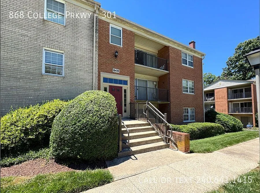 Charming 2 BR/1 BA Top Floor Condo in Rockville! — Photo 3