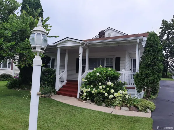 243 Armstrong St, Fenton, MI 48430