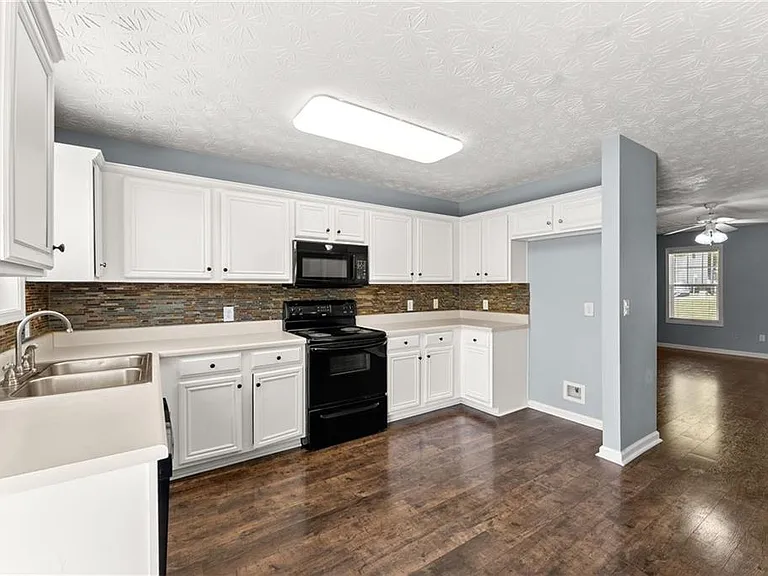 104 Jameston Dr — Photo 6