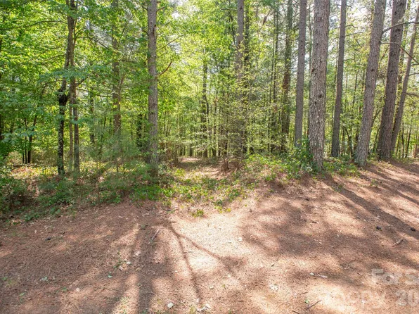 1518 W Paradise Harbor Dr, Connelly Springs, NC 28612