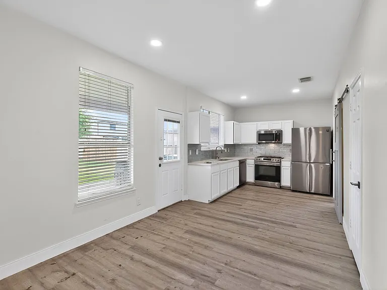 918 Ivycroft Ln — Photo 9