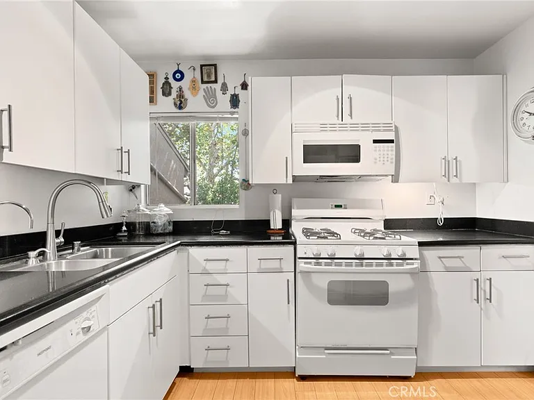 18350 Hatteras St #267 — Photo 8