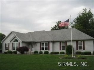 2036 Hickory Hills Dr, Vandalia, IL 62471