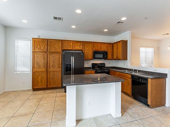 4th image of 743 Tree Vista Ct