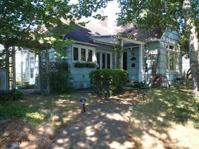 3729 42nd Ave SW, Seattle, WA, 98116