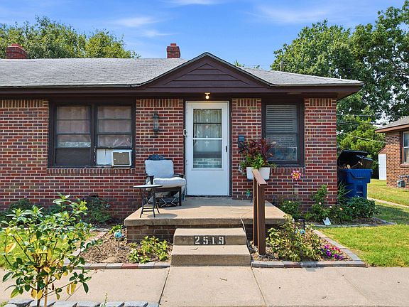 2nd image of 2519 S Ellis Ave