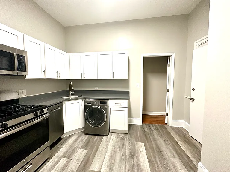 2346 W McLean Ave #1M — Photo 1