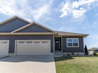 2006 Richard Rd, Cedar Falls, IA 50613