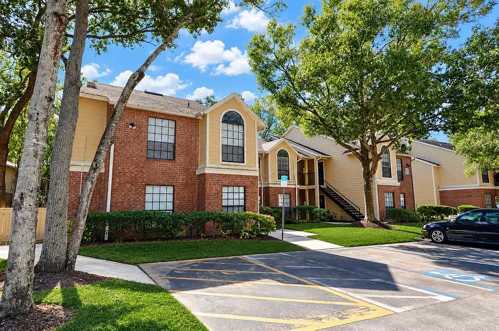 1 bed, 1.0 bath, 822 sqft, $1,450 — Photo 2