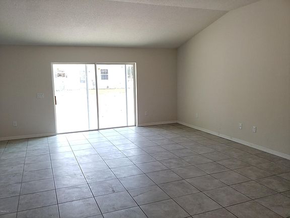 3rd image of 375 Marion Oaks Trl